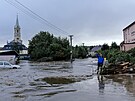 Mikulovice el nsledkm niiv povodn. eka Bl se tu rozlila, msty si...