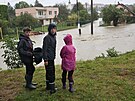 Situace ve Splavn ulici u potoka Porubky v Ostrav - Porub byla stle vce...