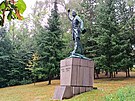 Socha Karla Havlka Borovskho v havlkobrodskm parku Budoucnost stoj u...