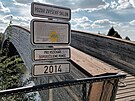 Mostek v parku Na �pici dopl�uje dlouh� n�vod k p�ech�zen�.