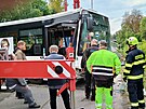 Piblin kolem poledne zahjili drn hasii vyproovn autobusu z...