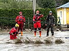 Pi niivch povodnch pomh i Vodn zchrann sluba eskho ervenho ke.