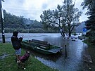 Vltava ve Vranm nad Vltavou zaplavila cyklostezku do Prahy. Pvoz nefunguje,...