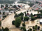 Posádku stroje W-3A Sokol tvo�í dva piloti, palubní technik a dva záchraná�i,...