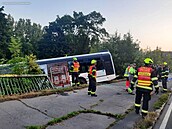 V Karlových Varech spadl z mostu autobus. (19. záí 2024)