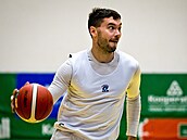 Sluneta Ústí nad Labem, trénink basketbalového týmu. Posila Adam í.