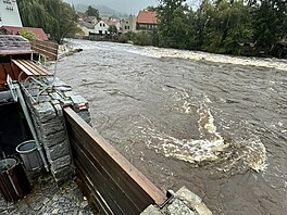 �eka Otava v Su�ici na Klatovsku  dosáhla 3. povod�ového stupn�. Podle...