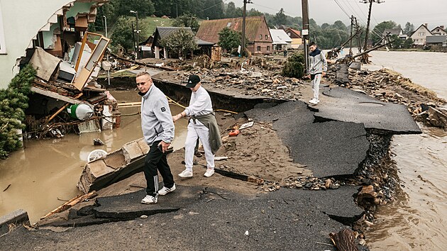 Mstn se v Mikulovicch vracej ke svm obydlm, kter poniila eka Bl. (16. z 2024)