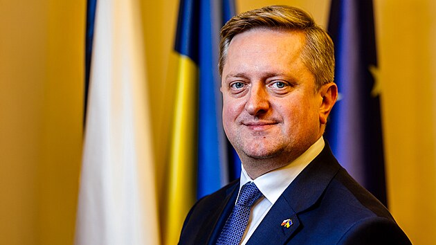 Ukrajinsk� velvyslanec Vasyl Zvary�