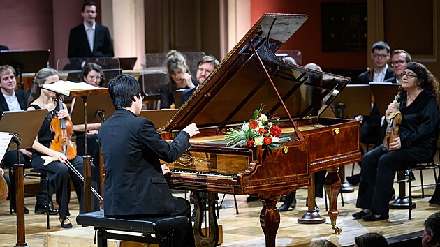 Kanadsk pianista Eric Guo hrl na Dvokov Praze na repliku klavru z 19. stolet.