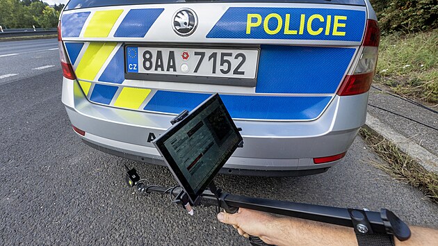 P�edstaven� nov�ch p��stroj� na detekci vozidel s nadm�rn�mi emisemi prachov�ch ��stic, kter� nechalo vyvinout hlavn� m�sto s �esk�mi radiokomunikacemi