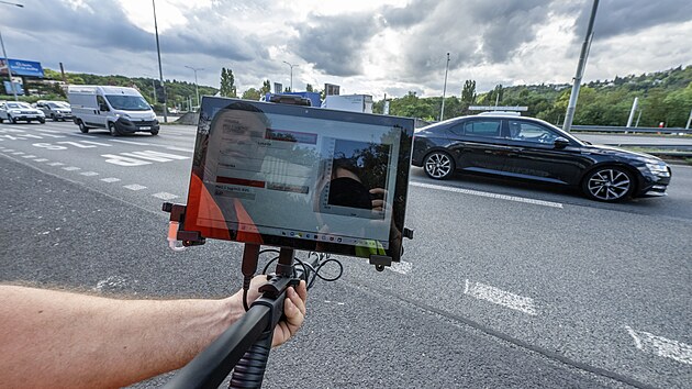 P�edstaven� nov�ch p��stroj� na detekci vozidel s nadm�rn�mi emisemi prachov�ch ��stic, kter� nechalo vyvinout hlavn� m�sto s �esk�mi radiokomunikacemi