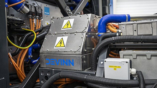 Prezenta�n� akce Tech Days s podtitulem Poznejte vod�kov� a dal�� technologie zbl�zka. V�vojov� a v�robn� prostory spole�nosti Devinn, kde vznikaj� vod�kov� vozidla, bezemisn� gener�tory energie i �e�en� pro snaz�� nab�jen� elektromobil�, 11.  z��� 2024, Jablonec nad Nisou.