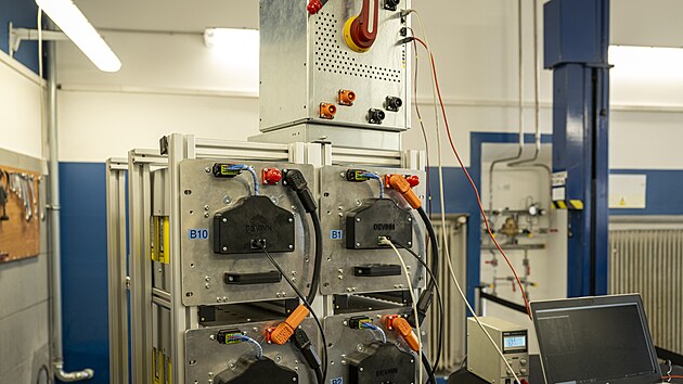 Prezenta�n� akce Tech Days s podtitulem Poznejte vod�kov� a dal�� technologie zbl�zka. V�vojov� a v�robn� prostory spole�nosti Devinn, kde vznikaj� vod�kov� vozidla, bezemisn� gener�tory energie i �e�en� pro snaz�� nab�jen� elektromobil�, 11.  z��� 2024, Jablonec nad Nisou.