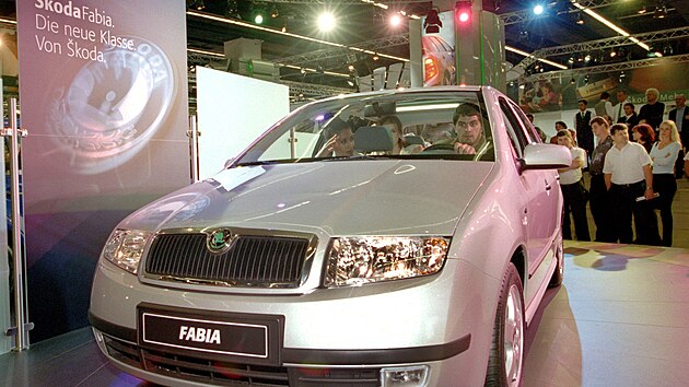 Prvn� generace �kody Fabia m�la premi�ru 14. z��� 1999 na mezin�rodn�m autosalonu ve Frankfurtu nad Mohanem.