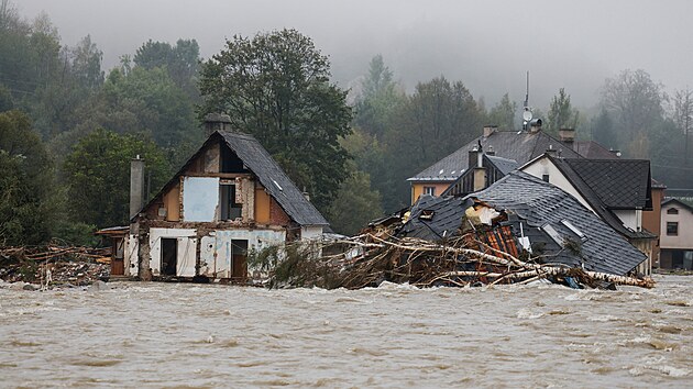 Na sn�mku opadaj�c� voda v Jesen�ku. (16. z��� 2024)