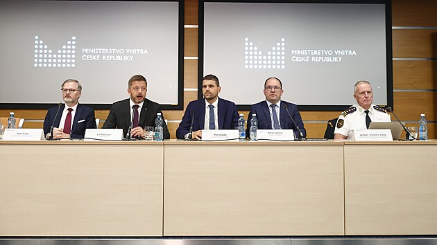 V p�tek dopoledne na pokyn premi�ra Petra Fialy zasedl �st�edn� krizov� �t�b. (13. z��� 2024)