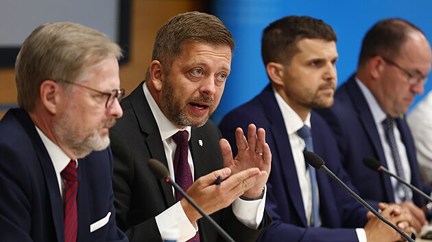 V p�tek dopoledne na pokyn premi�ra Petra Fialy zasedl �st�edn� krizov� �t�b. Na sn�mku hovo�� ministr vnitra V�t Raku�an. (13. z��� 2024)