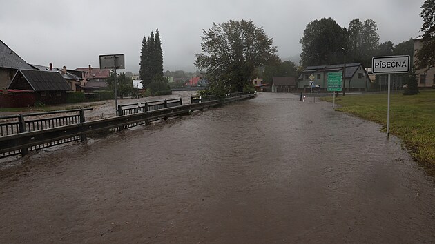 �eskou republiku zas�hly extr�mn� de�t�. Na sn�mku obec P�se�n�. (14. z��� 2024)