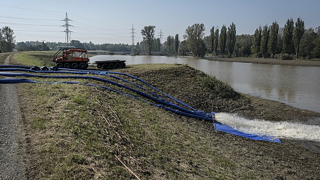 Hasii v Ostrav pokrauj ve vysokokapacitnm erpn vody v zaplaven Nov Vsi. (18. z 2024)