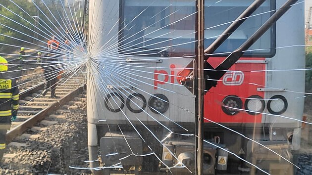 V pra�sk� Libni se ve st�edu r�no srazily dva osobn� vlaky. To si vy��dalo 35 zran�n�ch, nikdo v�ak v�n�. U jednoho ze strojvedouc�ch byla pozitivn� dechov� zkou�ka. (18. z��� 2024)