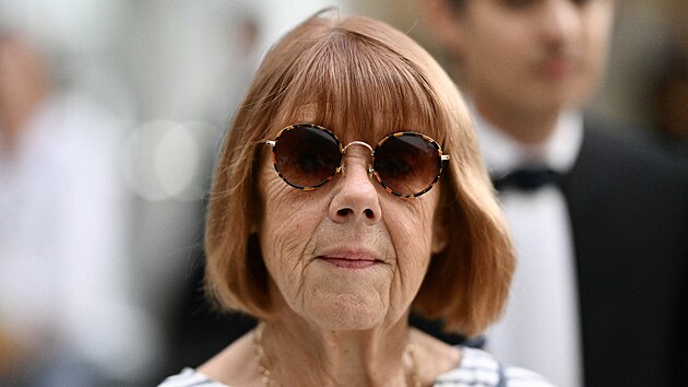 Francouzka Gisèle Pelicotov� u soudu v Avignonu. Jej� man�el je obvin�n, �e ji l�ta potaj� zn�sil�oval a dovoloval to i des�tk�m dal��ch mu��. (10. z��� 2024)