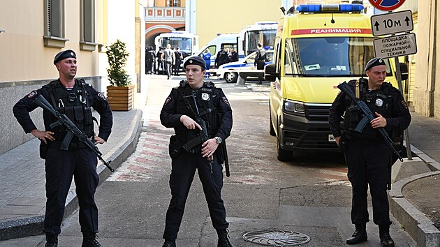 Rusk� policie na m�st� st�elby u kancel��e rusk�ho internetov�ho prodejce Wildberries v centru Moskvy (18. z��� 2024)