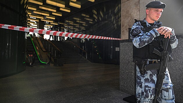 Rusk� policie na m�st� st�elby u kancel��e rusk�ho internetov�ho prodejce Wildberries v centru Moskvy (18. z��� 2024)