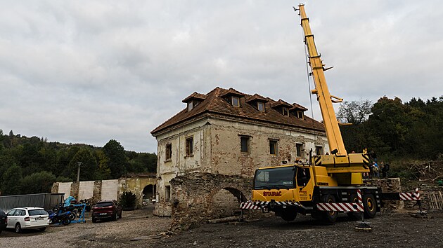 Amatrt historici ze Spolku Continuum Vitae vyzvedli pomoc jebu na povrch uniktn Girardovu turbnu, kter se destky let skrvala pod zem u Borkovcova mlna v Lomnici na Brnnsku. (11.9.2024)