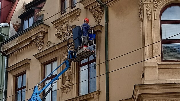 Msto neastn udlosti ve tvrtek kontrolovali technici i statik. Za pd omtky, kter vn zranila malho chlapce, podle nich mohou vytrval det uplynulho vkendu. kola tvrd, e chodnk oznaila a na nebezpe pedem upozornila.