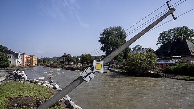 Pohled na n�sledky ni�iv�ch povodn� v Kobyl� nad Vidnavkou na Jesenicku