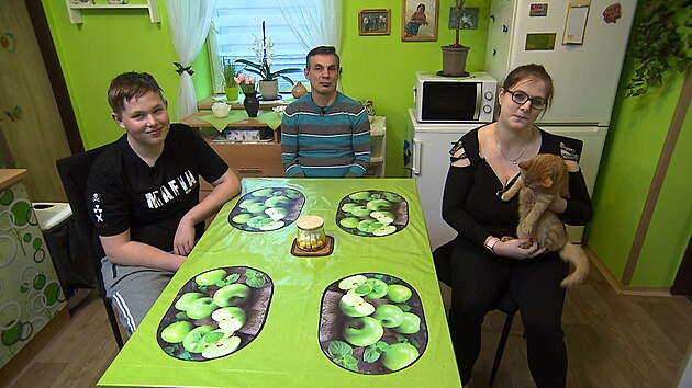 Prvn� rodina �ije ve m�st� Trutnov v pronajat�m byt� 3+1. Jak sami p�izn�vaj�,...