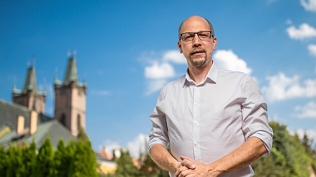 Ji�� �t�p�n vede v krajsk�ch volb�ch kandid�tku koalice Hlas samospr�v pro spravedliv� rozvoj Kr�lov�hradeck�ho kraje.