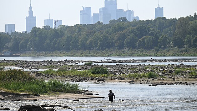 Polsk� Visla ve Var�av� kv�li horku vysych�. (6. z��� 2024)