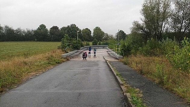 Voda zcela zalila podjezd v pardubick sti Jesninky. Ned se tak dostat na cyklostezku pobl pardubickho letit, k fotbalovm hiti Na olku a k nkolika garm. (14. z 2024)