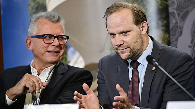 Summit stavebnho rozvoje: zleva pedseda esk komory architekt Jan Kasl a mstopedseda Svazu mst a obc R Pavel Drahovzal (19. z 2024)