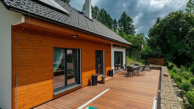 Stavebn� pozemek odkoupili majitel� od m�sta. 