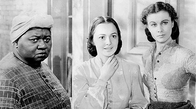 Hattie McDanielov�, Olivia de Havillandov� a Vivien Leighov� ve filmu Jih proti Severu (1939)