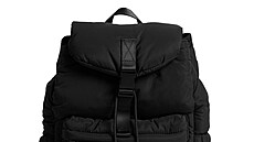 �erný batoh má velký vnit�ní prostor a velkou p�ední kapsu, cena 299 K�