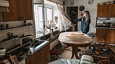 Místní se v Mikulovicích vracejí ke svým obydlím, které poni�ila �eka B�lá....