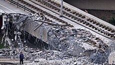 Demolice �ásti mostu Carolabrücke v Drá��anech. (13. zá�í 2024)