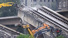 Demolice �ásti mostu Carolabrücke v Drá��anech. (13. zá�í 2024)