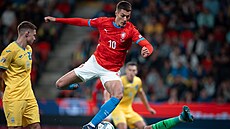 Úto�ník Patrik Schick b�hem zápasu s Ukrajinou v Lize národ�.