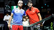 Tomáš Macháč a Carlos Alcaraz před vzájemným zápasem na Davis Cupu.