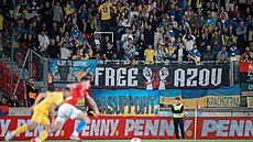 Ukrajin�tí fanou�ci b�hem zápasu s �eskem v Lize národ�.