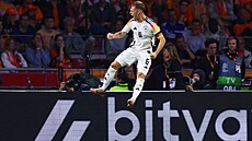 Joshua Kimmich z N�mecka slaví trefu proti Nizozemsku v Lize národ�.
