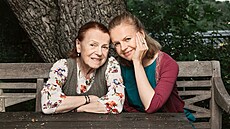 Iva Jan�urová a Theodora Remundová