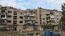 Obytný d�m po�kozený ruským vojenským úderem ve m�st� Pokrovsk v Don�cké...