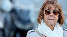 Gis&#232;le Pelicotová pijídí na jednání soudu v Avignonu na jihu Francie....