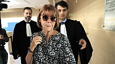 Gis&#232;le Pelicotová po jednání soudu v Avignonu na jihu Francie (17. záí...